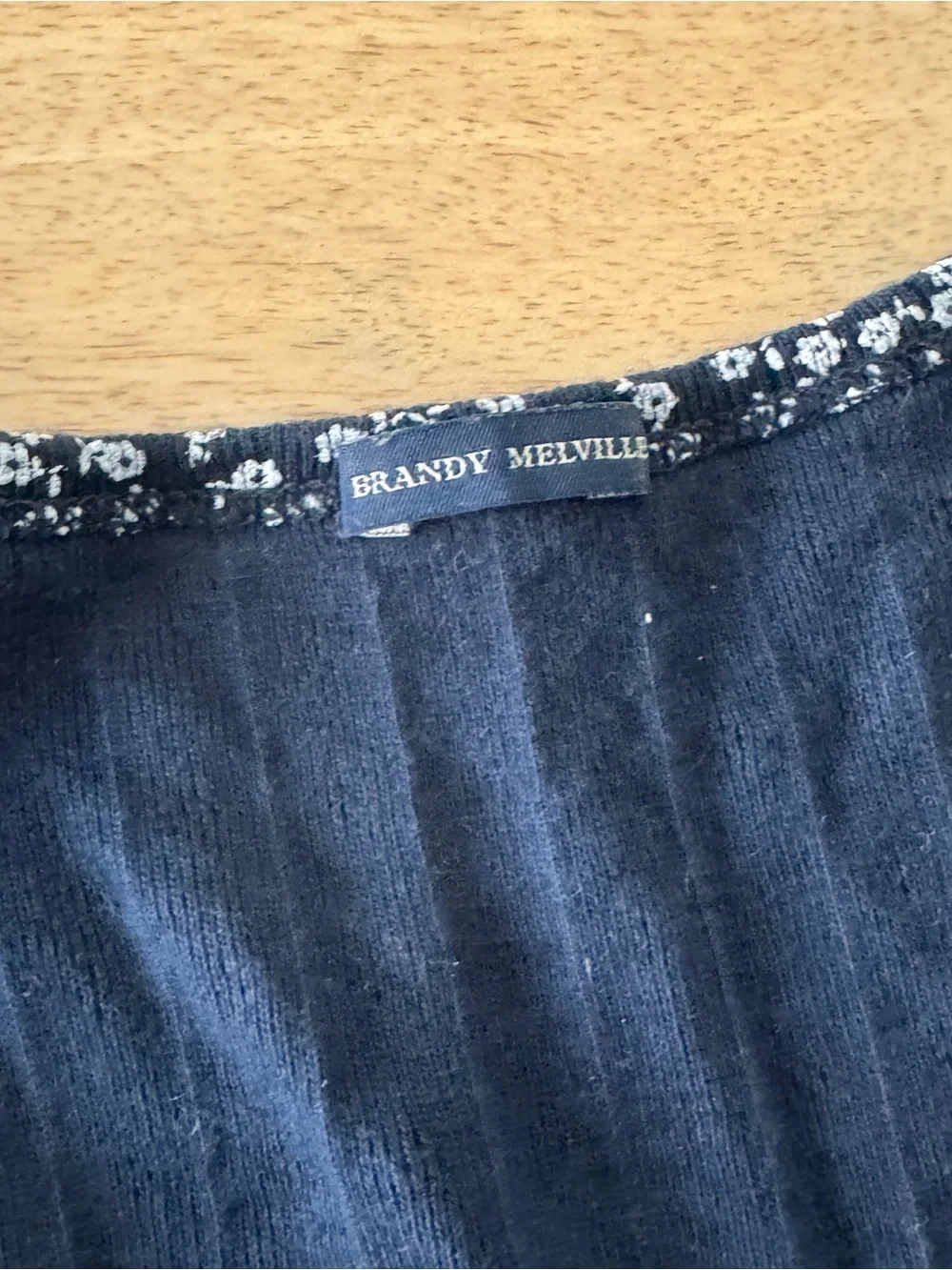 Brandy Melville Black Mini Daisy Button-Front Crop Top - Picture 4 of 4